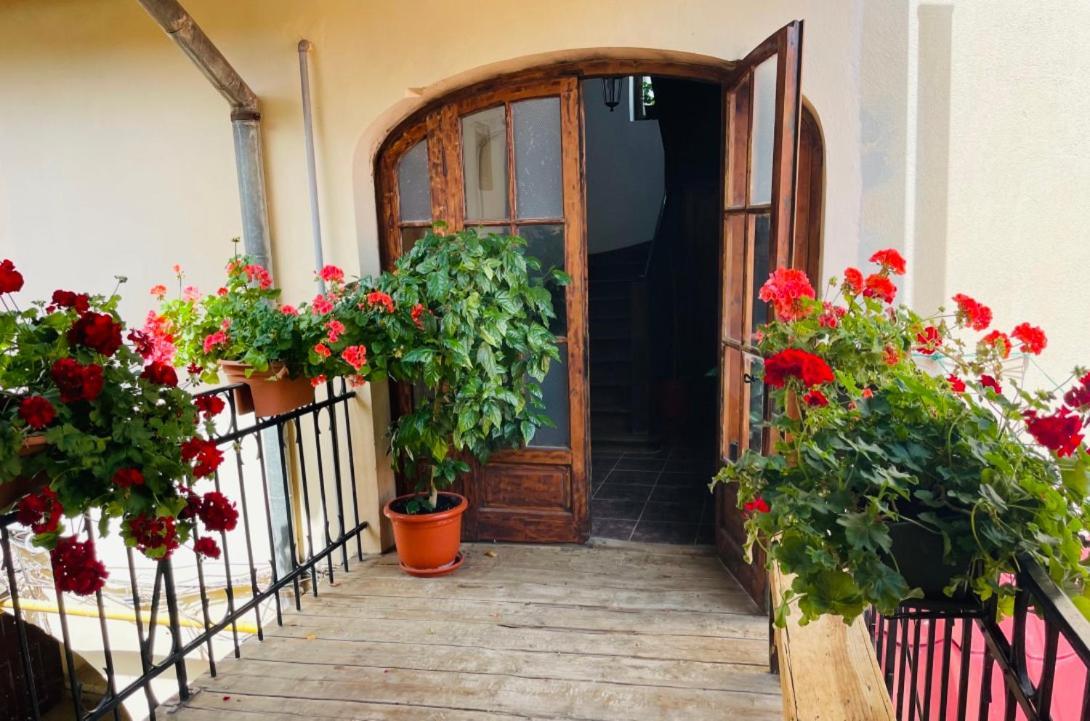 Spacious Stylish Apartment In Old Town Sibiu Exterior foto